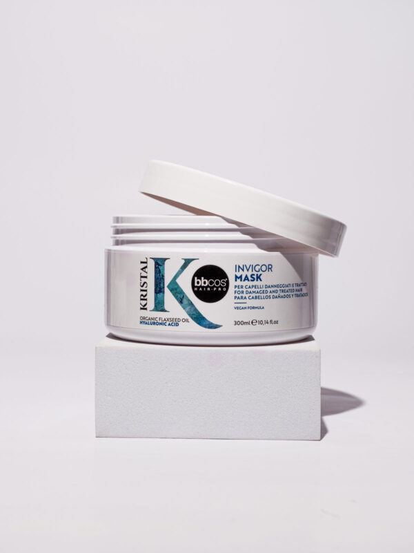 Kristal Invigor mask ambientata